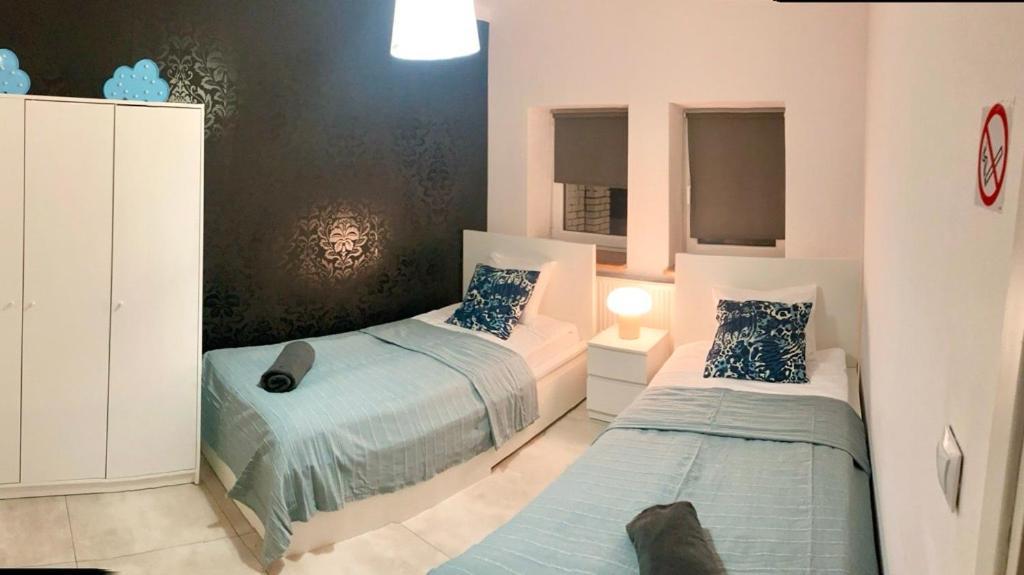 Wake Villa Brwinow المظهر الخارجي الصورة